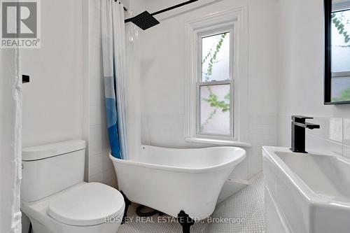 175 Macnab Street N, Hamilton, ON - Indoor Photo Showing Bathroom