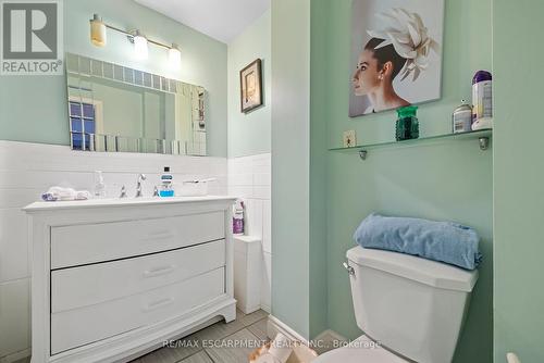 15 Dalhousie Avenue, Hamilton, ON - Indoor Photo Showing Bathroom