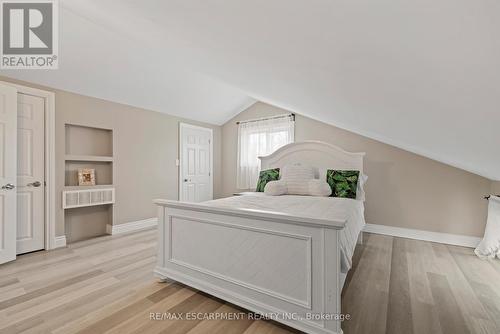 15 Dalhousie Avenue, Hamilton, ON - Indoor Photo Showing Bedroom
