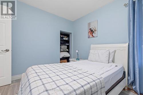 15 Dalhousie Avenue, Hamilton, ON - Indoor Photo Showing Bedroom