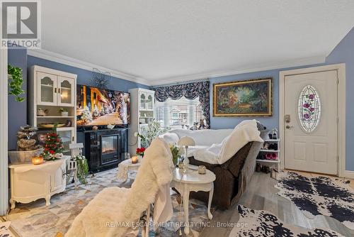 15 Dalhousie Avenue, Hamilton, ON - Indoor With Fireplace