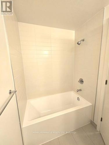 406 - 3071 Trafalgar Road, Oakville, ON - Indoor Photo Showing Bathroom