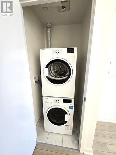 406 - 3071 Trafalgar Road, Oakville, ON - Indoor Photo Showing Laundry Room