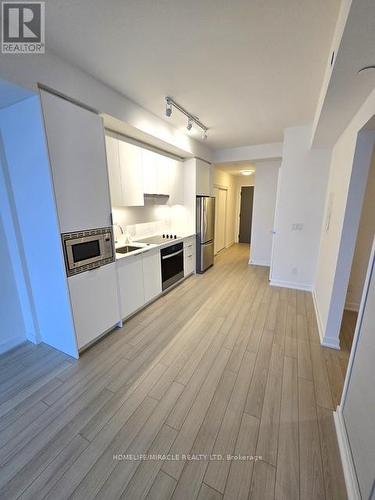 406 - 3071 Trafalgar Road, Oakville, ON - Indoor Photo Showing Kitchen