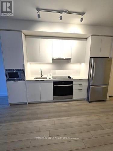 406 - 3071 Trafalgar Road, Oakville, ON - Indoor Photo Showing Kitchen