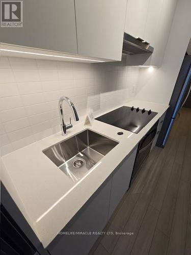 406 - 3071 Trafalgar Road, Oakville, ON - Indoor Photo Showing Kitchen