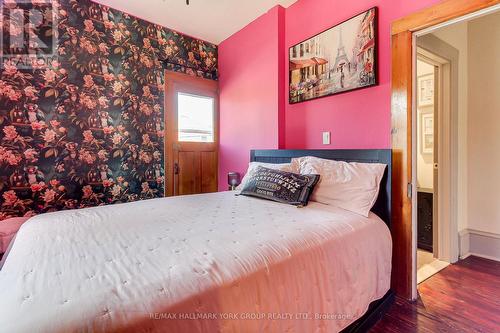 207 Waterloo Street N, Cambridge, ON - Indoor Photo Showing Bedroom