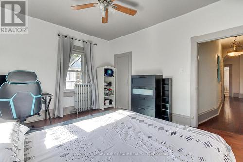 207 Waterloo Street N, Cambridge, ON - Indoor Photo Showing Bedroom