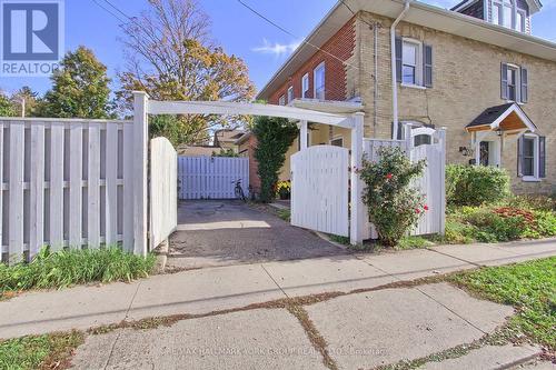 207 Waterloo Street N, Cambridge, ON - Outdoor