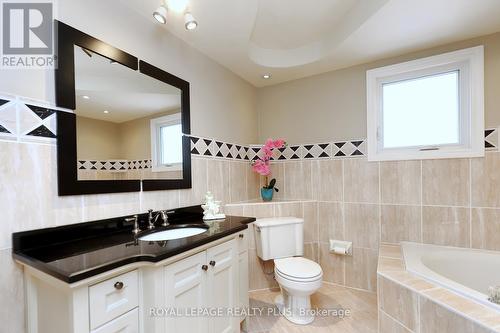 1086 Hedge Drive, Mississauga, ON - Indoor Photo Showing Bathroom