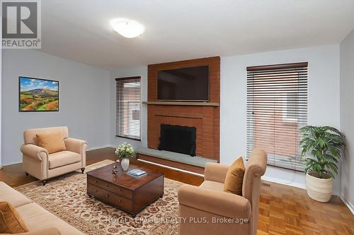 1086 Hedge Drive, Mississauga, ON - Indoor Photo Showing Living Room With Fireplace