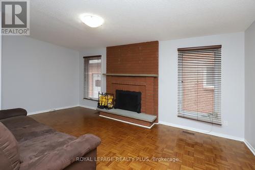 1086 Hedge Drive, Mississauga, ON - Indoor Photo Showing Living Room With Fireplace
