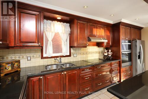 1086 Hedge Drive, Mississauga, ON - Indoor Photo Showing Kitchen With Double Sink