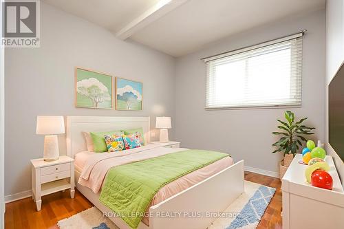 1086 Hedge Drive, Mississauga, ON - Indoor Photo Showing Bedroom