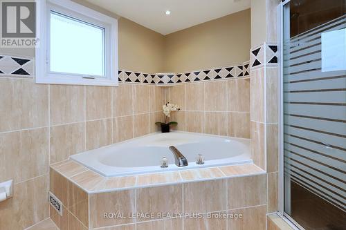 1086 Hedge Drive, Mississauga, ON - Indoor Photo Showing Bathroom