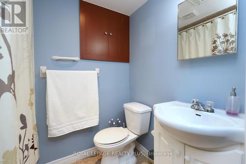1086 Hedge Drive, Mississauga, ON - Indoor Photo Showing Bathroom