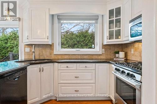 68 Glenmanor Drive N, Oakville (Co Central), ON - Indoor Photo Showing Kitchen With Upgraded Kitchen