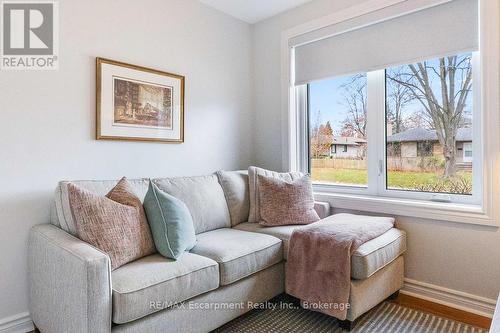 68 Glenmanor Drive N, Oakville (Co Central), ON - Indoor Photo Showing Living Room