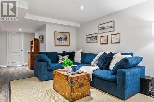 68 Glenmanor Drive N, Oakville (Co Central), ON - Indoor Photo Showing Living Room