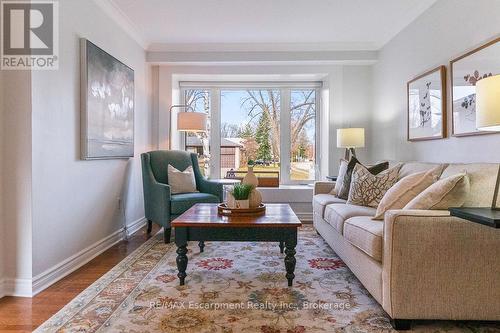 68 Glenmanor Drive N, Oakville (Co Central), ON - Indoor Photo Showing Living Room