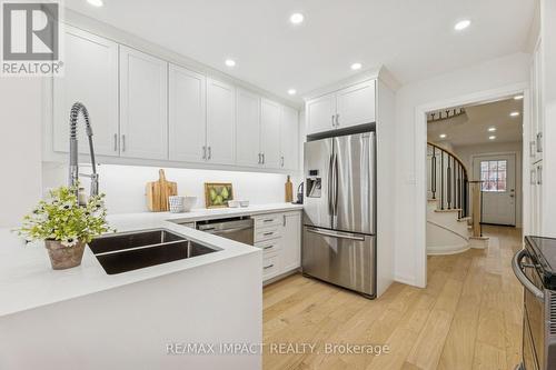 1871 Brookshire Square, Pickering (Liverpool), ON - Indoor Photo Showing Kitchen With Double Sink With Upgraded Kitchen