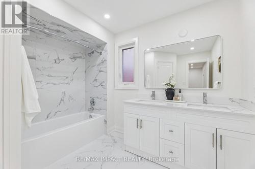 1871 Brookshire Square, Pickering (Liverpool), ON - Indoor Photo Showing Bathroom