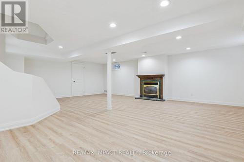 1871 Brookshire Square, Pickering (Liverpool), ON - Indoor