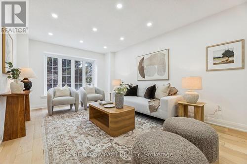 1871 Brookshire Square, Pickering (Liverpool), ON - Indoor Photo Showing Living Room