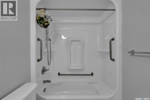 812 15Th Avenue, Regina, SK - Indoor Photo Showing Bathroom