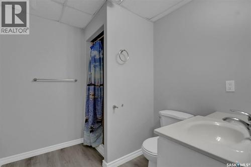 812 15Th Avenue, Regina, SK - Indoor Photo Showing Bathroom