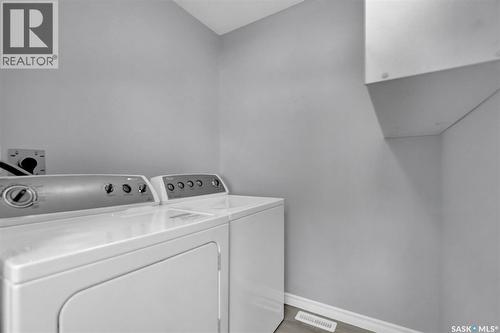 812 15Th Avenue, Regina, SK - Indoor Photo Showing Laundry Room