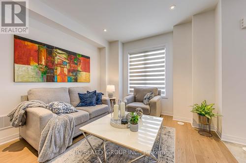 3219 Crystal Drive, Oakville, ON - Indoor Photo Showing Living Room
