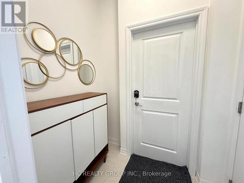 3219 Crystal Drive, Oakville, ON - Indoor Photo Showing Other Room