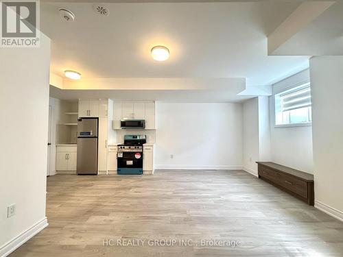 3219 Crystal Drive, Oakville, ON - Indoor