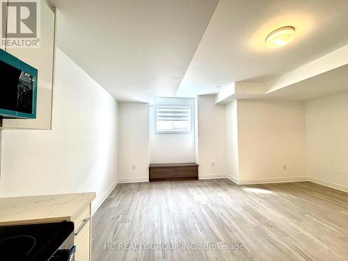 3219 Crystal Drive, Oakville, ON - Indoor Photo Showing Other Room