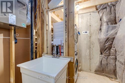3219 Crystal Drive, Oakville, ON - Indoor Photo Showing Laundry Room