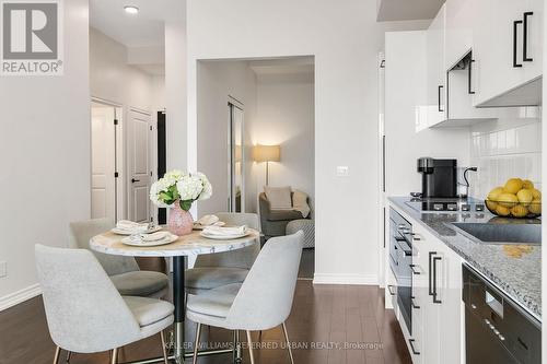 725 - 23 Glebe Road W, Toronto, ON - Indoor Photo Showing Dining Room