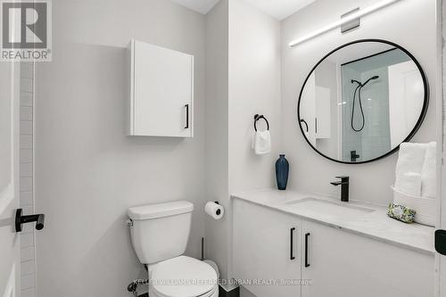 725 - 23 Glebe Road W, Toronto, ON - Indoor Photo Showing Bathroom