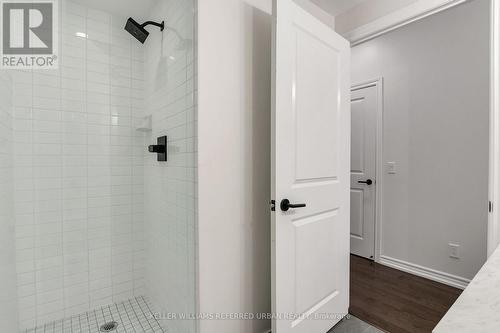 725 - 23 Glebe Road W, Toronto, ON - Indoor Photo Showing Bathroom