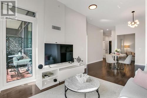 725 - 23 Glebe Road W, Toronto, ON - Indoor Photo Showing Living Room