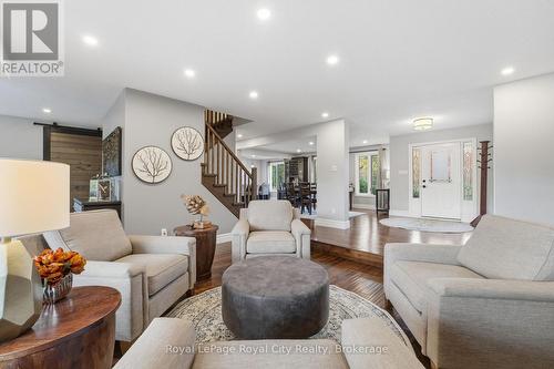 55 Bridle Path, Puslinch, ON - Indoor Photo Showing Living Room