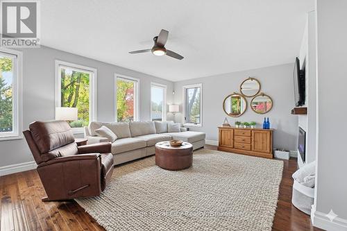 55 Bridle Path, Puslinch, ON - Indoor Photo Showing Living Room