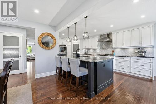 55 Bridle Path, Puslinch, ON - Indoor Photo Showing Kitchen With Upgraded Kitchen