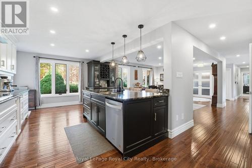 55 Bridle Path, Puslinch, ON - Indoor Photo Showing Kitchen With Upgraded Kitchen