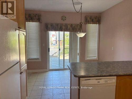 40 Kimberly Drive, Whitby (Brooklin), ON - Indoor Photo Showing Kitchen