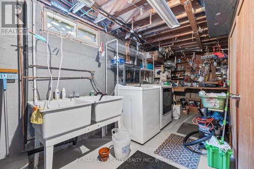 482 Castlegrove Boulevard, London North (North K), ON - Indoor Photo Showing Laundry Room