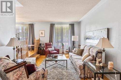 482 Castlegrove Boulevard, London North (North K), ON - Indoor Photo Showing Living Room