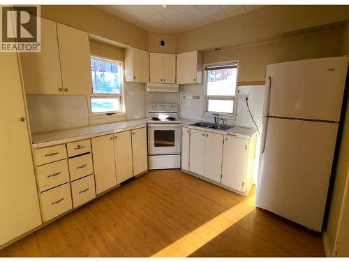 402 Cranbrook Street, Kimberley, BC - Indoor Photo Showing Kitchen With Double Sink