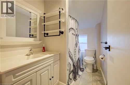 15 Troy Street, Kitchener, ON - Indoor Photo Showing Bathroom