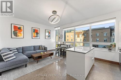 Th13 - 57 East Liberty Street, Toronto, ON - Indoor Photo Showing Living Room